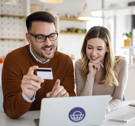 portrait-of-a-cheerful-couple-shopping-online-